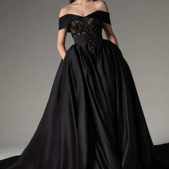 Sophisticated Black Lace Off-Shoulder Gown - Picture 1 of 7